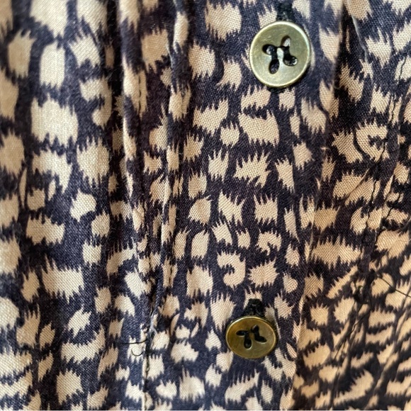 Animal print light button down blouse Sz M - Picture 4 of 6